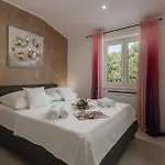Luka With 50 Sqm Pool * Labin (Istria)