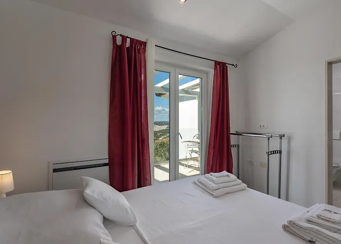 וילה Sea View Luka With Pool לאבין