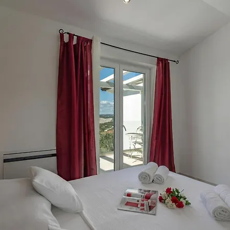 Luka With Private Pool & Sea View ヴィラ *