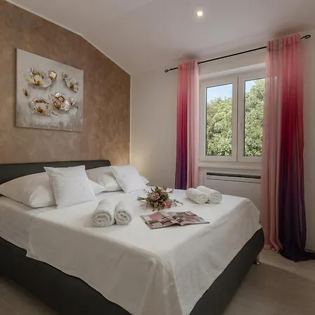 Luka With Private Pool & Sea View Villa *
